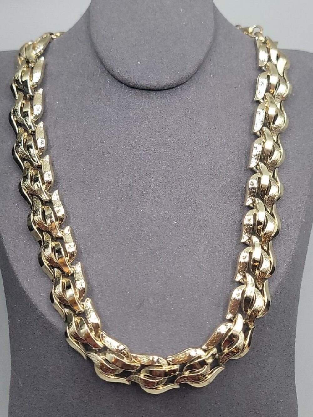 Vintage Coro Wavy Link Necklace Textured Polished Gold Tone 15-18" Signed